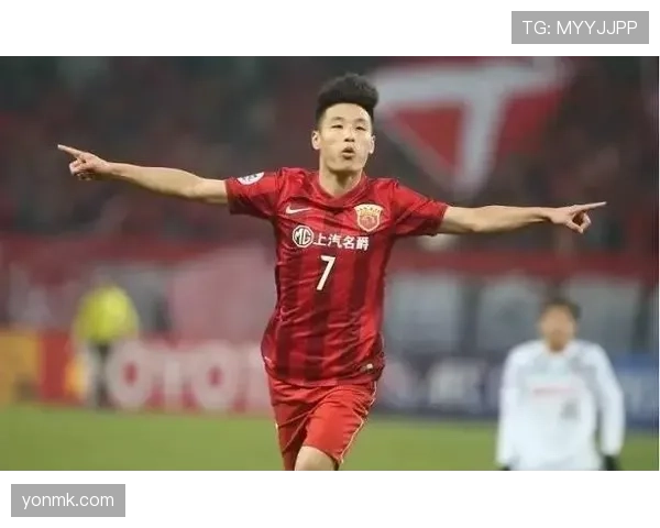 武磊这生活咋看都像明星片场，训练场上拼命下了场秒变街坊大哥